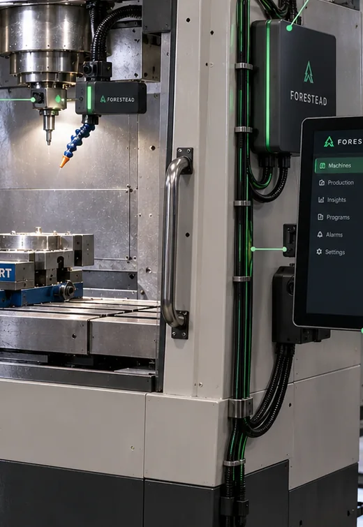 Forestead Link en Vision gemonteerd op een CNC machine, met een tablet voor de bediening